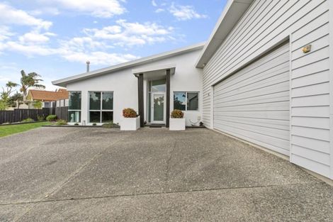 Photo of property in 2 Coral Drive, Papamoa Beach, Papamoa, 3118