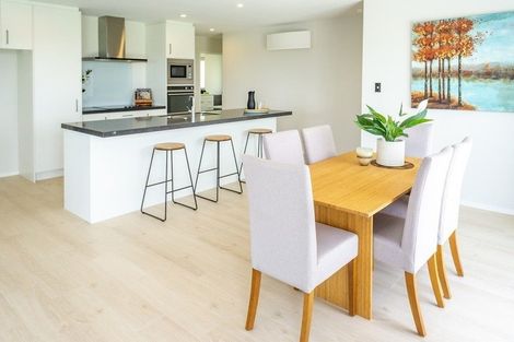 Photo of property in 20 Waititiro Rise, Stanmore Bay, Whangaparaoa, 0932