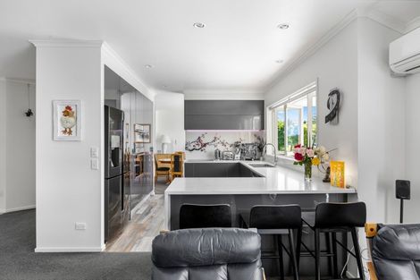 Photo of property in 85 Whangaparaoa Road, Red Beach, 0932