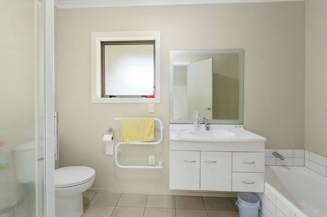 Photo of property in 8/64 Kawaha Point Road, Kawaha Point, Rotorua, 3010