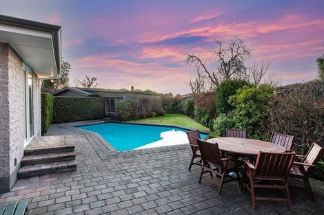 Photo of property in 17 Ilfracombe Place, Burnside, Christchurch, 8053