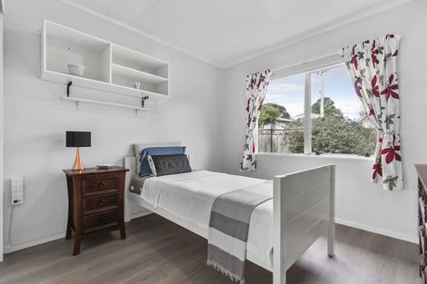 Photo of property in 2/119 Beach Haven Road, Beach Haven, Auckland, 0626