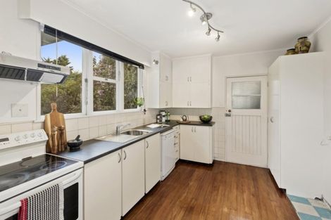 Photo of property in 205 Miromiro Road, Normandale, Lower Hutt, 5010