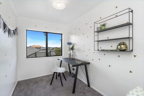 Photo of property in 17 Dorchester Place, Nawton, Hamilton, 3200