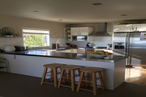 Photo of property in 27 Surf Road, Stanmore Bay, Whangaparaoa, 0932