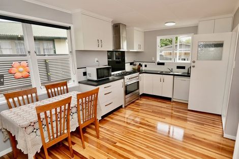 Photo of property in 112 Ruamahanga Crescent, Terrace End, Palmerston North, 4410