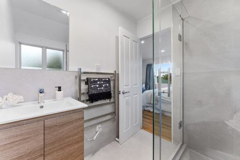 Photo of property in 18a Jacanas Place, Unsworth Heights, Auckland, 0632