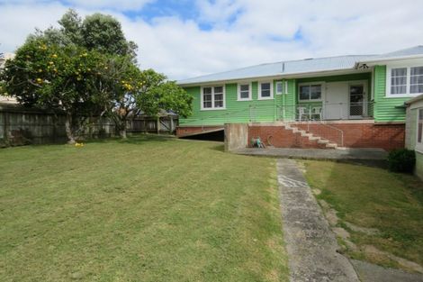 Photo of property in 33 Savoy Road, Glen Eden, Auckland, 0602