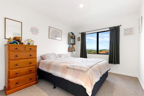 Photo of property in 9 Van Dyke Place, West Harbour, Auckland, 0618