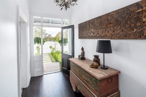 Photo of property in 250 Main Street, Greytown, 5712