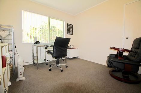Photo of property in 4a Roberts Road, Matakatia, Whangaparaoa, 0930