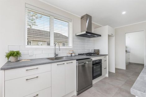 Photo of property in 18 Village Way, Ardmore, Papakura, 2582