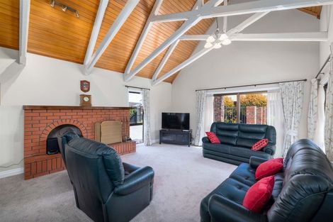 Photo of property in 8a Ringwood Place, Avonhead, Christchurch, 8042