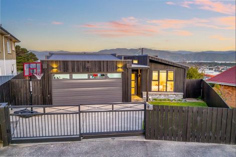 Photo of property in 24 Magnolia Grove, Maungaraki, Lower Hutt, 5010