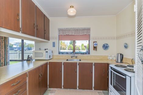 Photo of property in 37 Weraroa Road, Levin, 5510