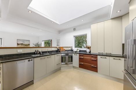 Photo of property in 16 Prestige Place, Castor Bay, Auckland, 0620