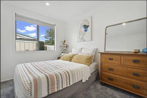 Photo of property in 90 Crawford Avenue, Mangere Bridge, Auckland, 2022