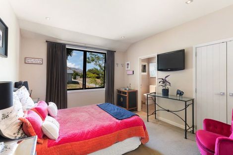 Photo of property in 38 Rere Road, Lake Hayes, Queenstown, 9304