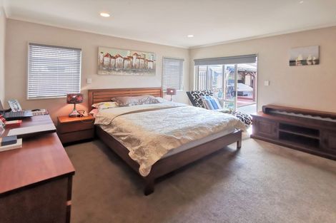 Photo of property in 36 Stranraer Crescent, Wattle Downs, Auckland, 2103