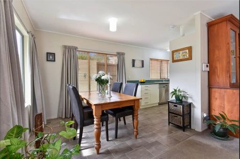 Photo of property in 28 Silkwood Grove, Totara Heights, Auckland, 2105