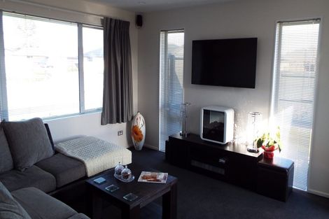 Photo of property in 6 Lloyds Close, Rolleston, 7614