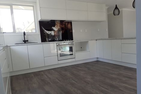 Photo of property in 27 Vancouver Place, Marfell, New Plymouth, 4310