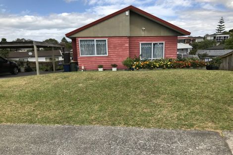 Photo of property in 33 Addison Drive, Glendene, Auckland, 0602