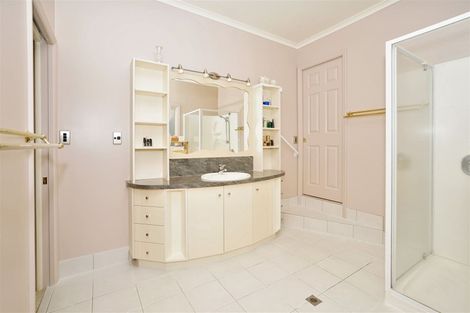 Photo of property in 16 Tironui Terrace, Western Heights, Hamilton, 3200