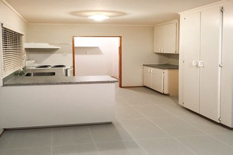 Photo of property in 13 Rewarewa Road, Te Atatu Peninsula, Auckland, 0610