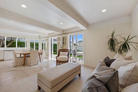 Photo of property in 102a Kitchener Road, Milford, Auckland, 0620