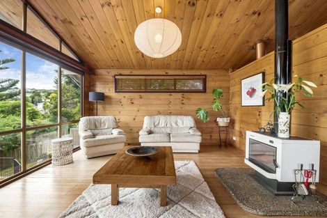 Photo of property in 105 Kia Ora Road, Beach Haven, Auckland, 0626