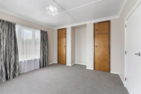 Photo of property in 73 Queenwood Road, Levin, 5510