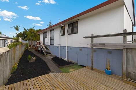 Photo of property in 34a Riserra Drive, Ranui, Auckland, 0612