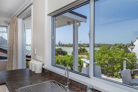 Photo of property in 1/8 Lansdowne Street, Bayswater, Auckland, 0622