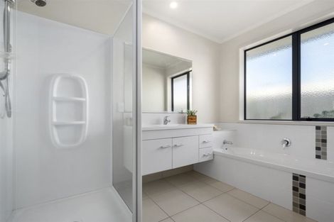 Photo of property in 125 Doncaster Drive, Papamoa Beach, Papamoa, 3118