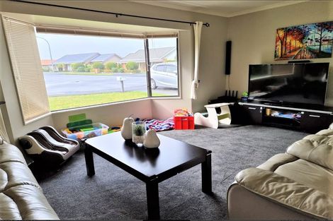 Photo of property in 16 Ormrod Grove, Riverstone Terraces, Upper Hutt, 5018