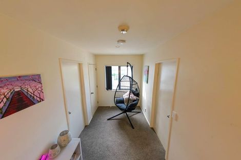 Photo of property in 75a Dress Circle, Newlands, Wellington, 6037