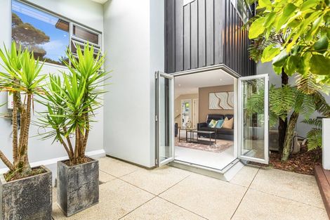 Photo of property in 40 Kittiwake Drive, Schnapper Rock, Auckland, 0632