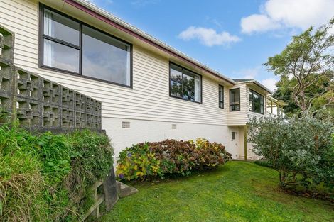 Photo of property in 33 Hampton Hill Road, Tawa, Wellington, 5028