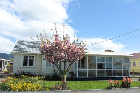 Photo of property in 16 Ranui Road, Stoke, Nelson, 7011