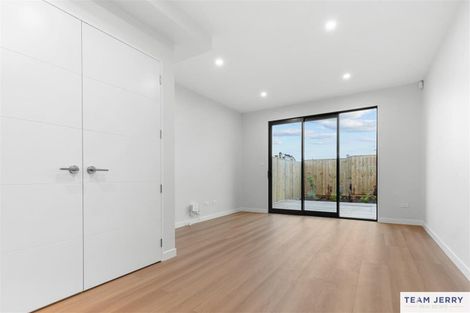 Photo of property in 27 Kuaha Road, Massey, Auckland, 0614