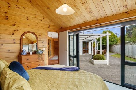 Photo of property in 16 Alexander Street, Waikanae, 5036