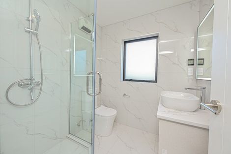 Photo of property in 17 Lane Road, Weymouth, Auckland, 2103