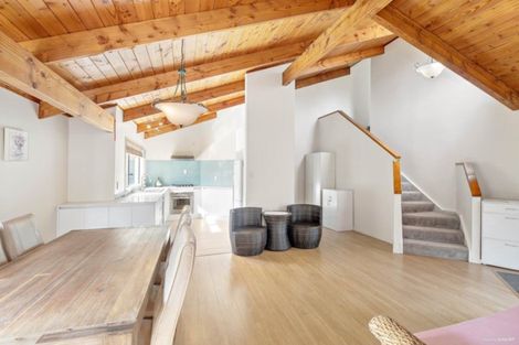 Photo of property in 1/138 East Coast Road, Forrest Hill, Auckland, 0620