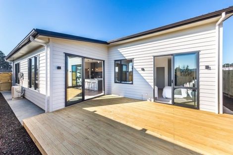 Photo of property in 11 Ropere Street, Kumeu, 0810