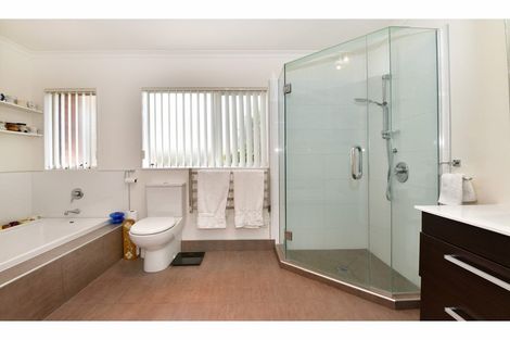 Photo of property in 110 Lakeside Drive, Orewa, 0931