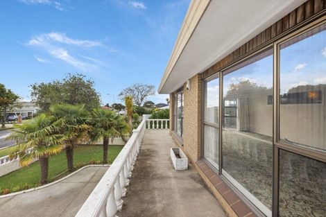 Photo of property in 44 Bradbury Road, Botany Downs, Auckland, 2010