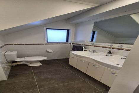 Photo of property in 27 Hebe Place, Birkenhead, Auckland, 0626