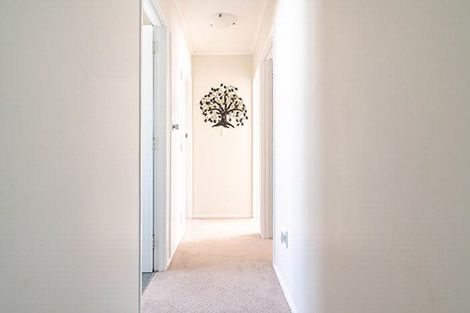 Photo of property in 54 Ravenwood Drive, Forrest Hill, Auckland, 0620