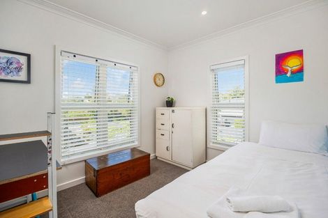 Photo of property in 11 Westbourne Road, Murrays Bay, Auckland, 0630